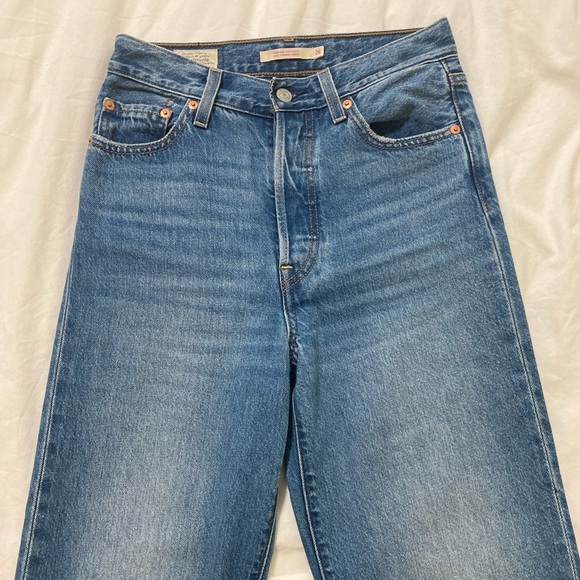 Levi’s Ribcage Straight 26W 27L. - Picture 2 of 4